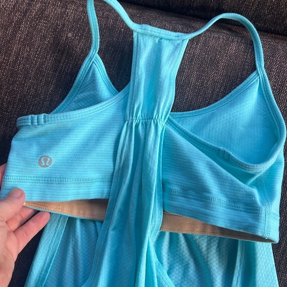 Aqua Blue Lululemon  tank top with built in bra. Loose on bottom. Size 4 - Picture 3 of 4